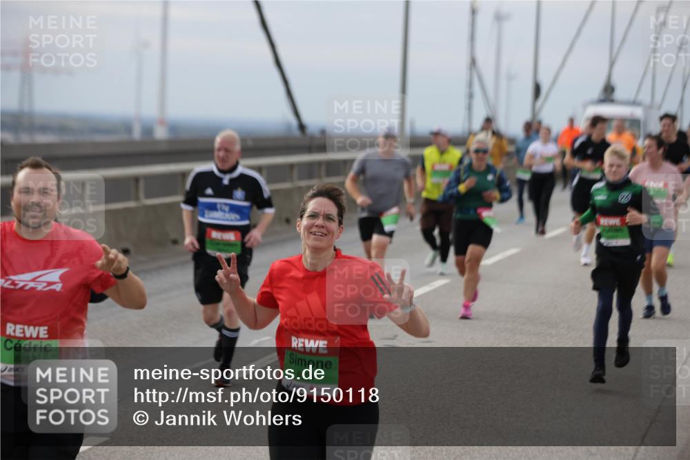 03.10.2025 - Köhlbrandbrückenlauf Jannik Wohlers http://msf.ph/oto/9150118 03.10.2025 15:55:10 Position 1 8263, 8321 meine-sportfotos.de