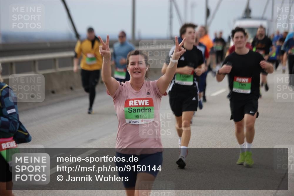 03.10.2025 - Köhlbrandbrückenlauf Jannik Wohlers http://msf.ph/oto/9150144 03.10.2025 15:55:14 Position 1 908, 9517, 9267 meine-sportfotos.de