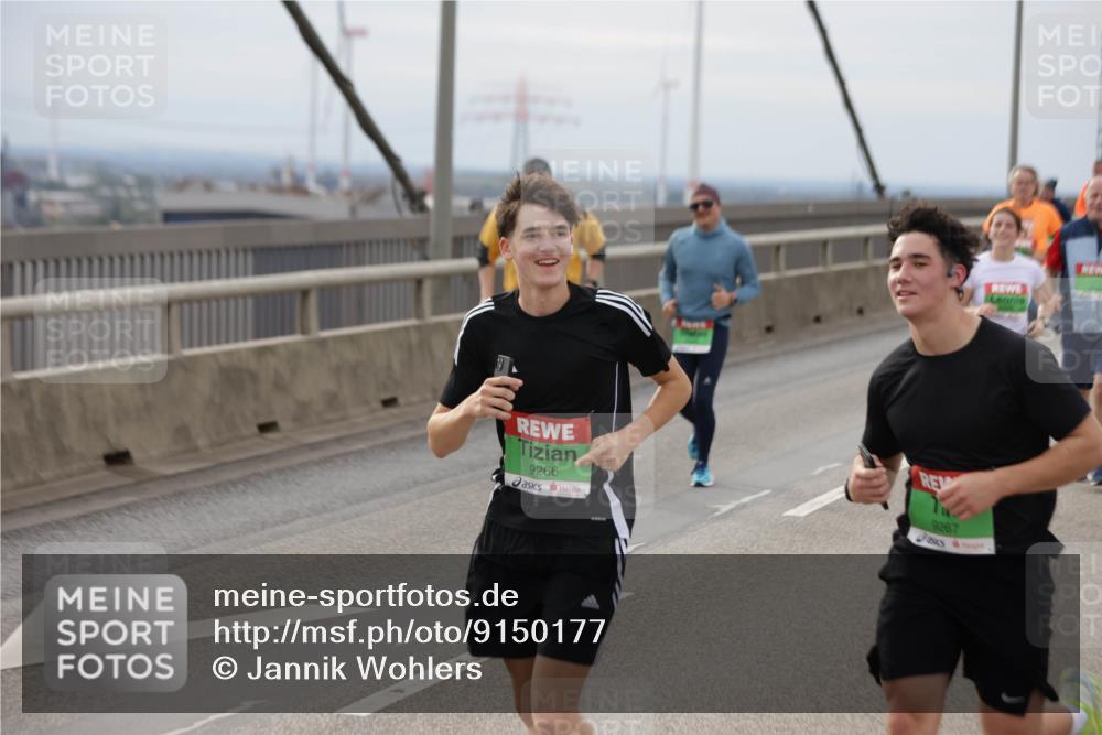 03.10.2025 - Köhlbrandbrückenlauf Jannik Wohlers http://msf.ph/oto/9150177 03.10.2025 15:55:17 Position 1 9266, 9267 meine-sportfotos.de