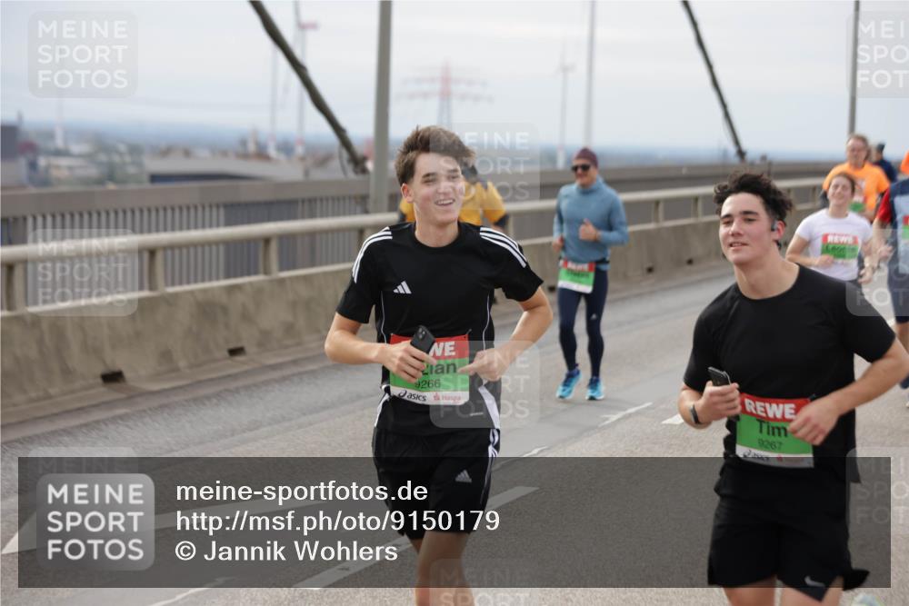 03.10.2025 - Köhlbrandbrückenlauf Jannik Wohlers http://msf.ph/oto/9150179 03.10.2025 15:55:17 Position 1 9266, 9267 meine-sportfotos.de