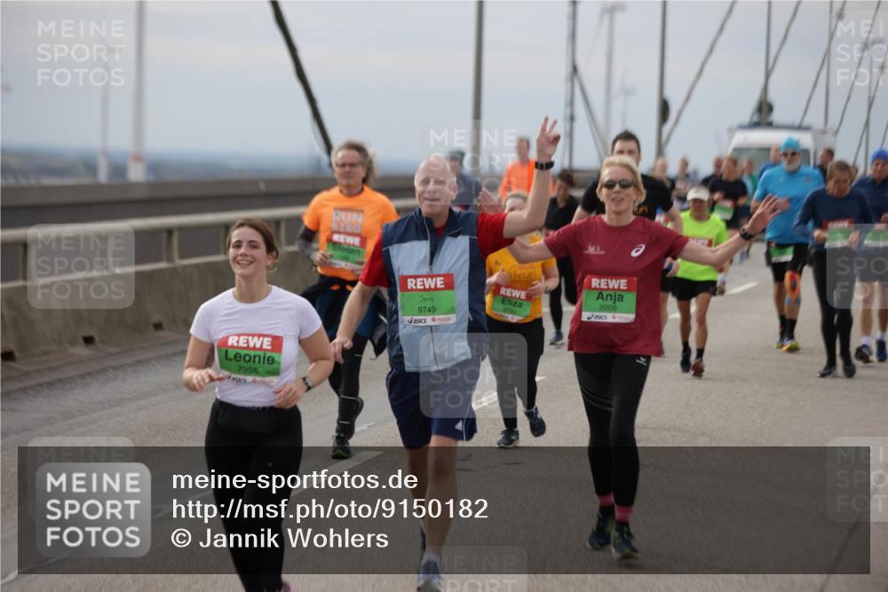 03.10.2025 - Köhlbrandbrückenlauf Jannik Wohlers http://msf.ph/oto/9150182 03.10.2025 15:55:19 Position 1 7956, 9749, 8790, 9208 meine-sportfotos.de
