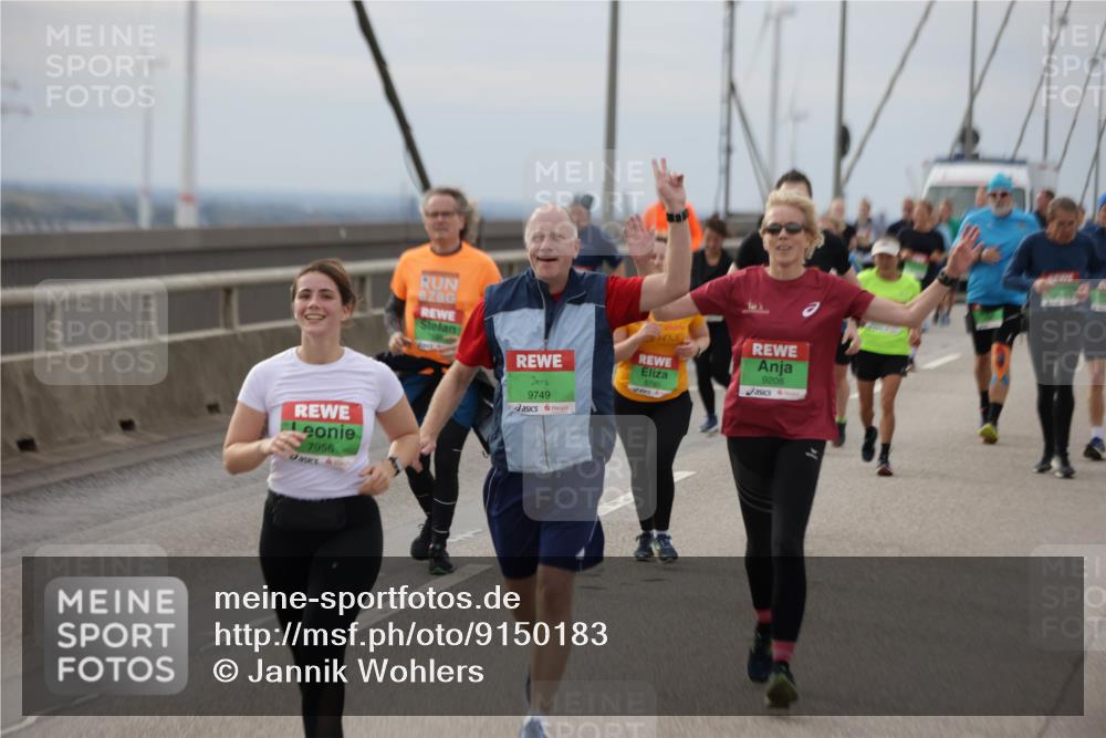 03.10.2025 - Köhlbrandbrückenlauf Jannik Wohlers http://msf.ph/oto/9150183 03.10.2025 15:55:19 Position 1 7956, 8790, 9749, 9208 meine-sportfotos.de