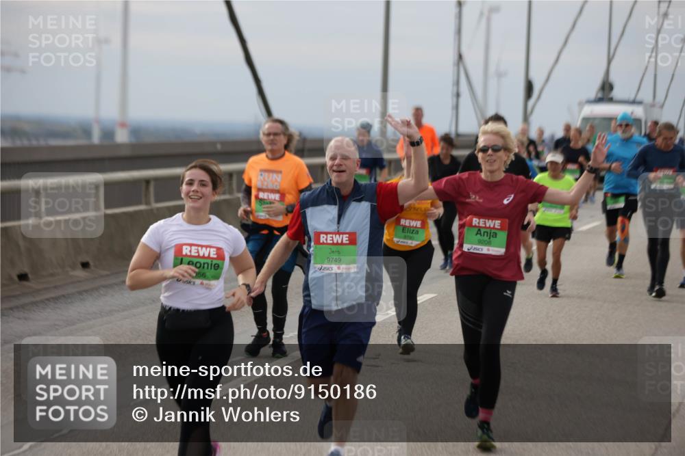 03.10.2025 - Köhlbrandbrückenlauf Jannik Wohlers http://msf.ph/oto/9150186 03.10.2025 15:55:19 Position 1 956, 9749, 8790, 9208 meine-sportfotos.de