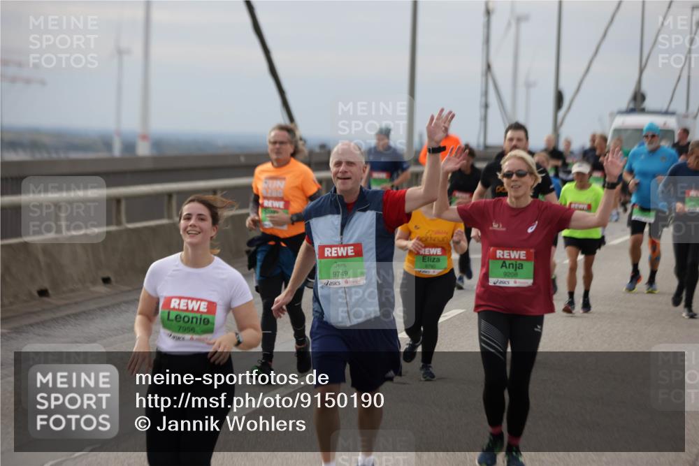 03.10.2025 - Köhlbrandbrückenlauf Jannik Wohlers http://msf.ph/oto/9150190 03.10.2025 15:55:19 Position 1 7956, 9749, 8790, 9208 meine-sportfotos.de