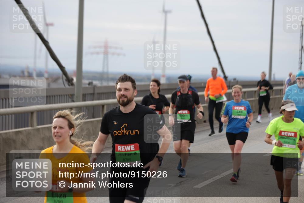 03.10.2025 - Köhlbrandbrückenlauf Jannik Wohlers http://msf.ph/oto/9150226 03.10.2025 15:55:23 Position 1 8790, 8789, 7846, 7436 meine-sportfotos.de