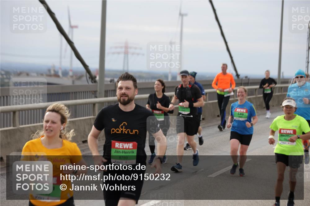 03.10.2025 - Köhlbrandbrückenlauf Jannik Wohlers http://msf.ph/oto/9150232 03.10.2025 15:55:23 Position 1 8790, 8789, 7840 meine-sportfotos.de