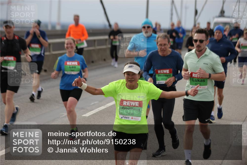 03.10.2025 - Köhlbrandbrückenlauf Jannik Wohlers http://msf.ph/oto/9150238 03.10.2025 15:55:24 Position 1 7436, 8314, 8345 meine-sportfotos.de
