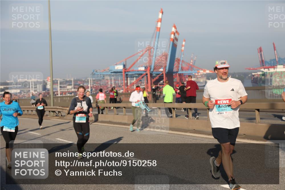 03.10.2025 - Köhlbrandbrückenlauf Yannick Fuchs http://msf.ph/oto/9150258 03.10.2025 08:42:09 Position 2 3481 meine-sportfotos.de