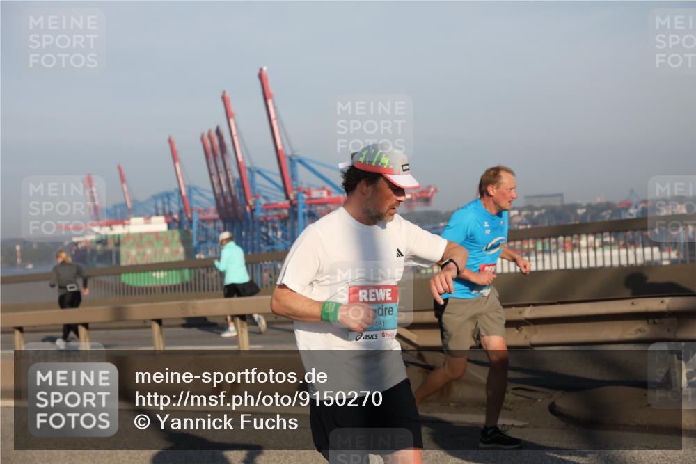 03.10.2025 - Köhlbrandbrückenlauf Yannick Fuchs http://msf.ph/oto/9150270 03.10.2025 08:42:10 Position 2 481 meine-sportfotos.de