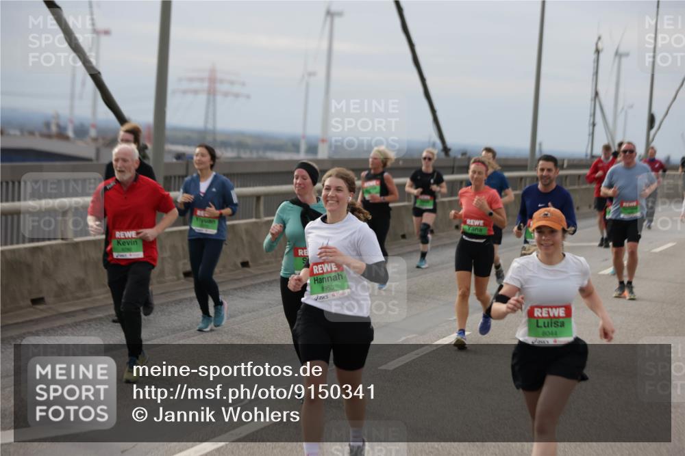 03.10.2025 - Köhlbrandbrückenlauf Jannik Wohlers http://msf.ph/oto/9150341 03.10.2025 15:55:40 Position 1 8089, 8953, 8044 meine-sportfotos.de
