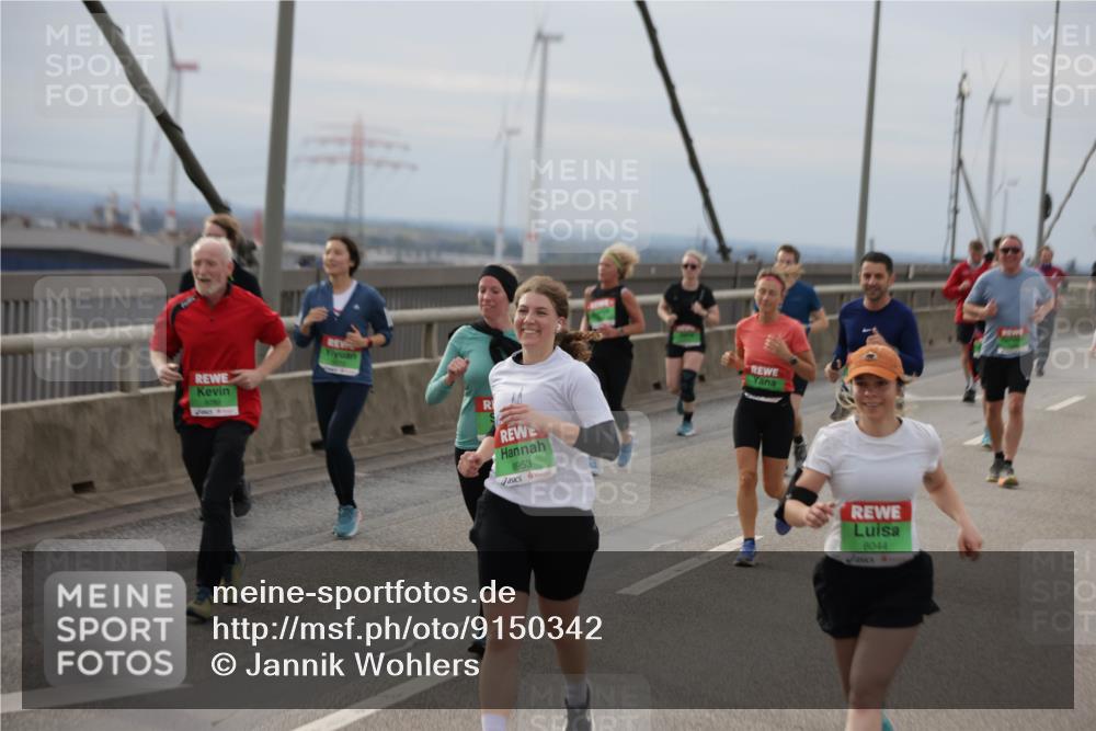 03.10.2025 - Köhlbrandbrückenlauf Jannik Wohlers http://msf.ph/oto/9150342 03.10.2025 15:55:40 Position 1 8089, 8953, 8044 meine-sportfotos.de