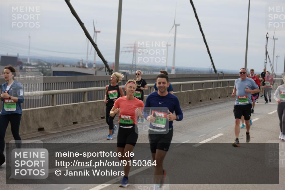 03.10.2025 - Köhlbrandbrückenlauf Jannik Wohlers http://msf.ph/oto/9150364 03.10.2025 15:55:42 Position 1 9510 meine-sportfotos.de