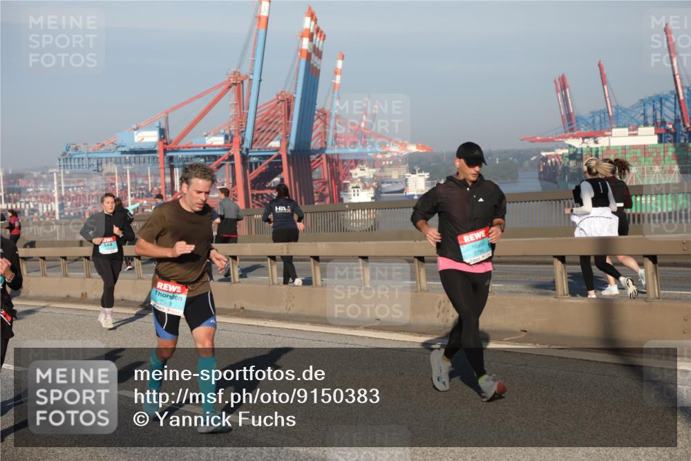 03.10.2025 - Köhlbrandbrückenlauf Yannick Fuchs http://msf.ph/oto/9150383 03.10.2025 08:42:22 Position 2 2903, 3799 meine-sportfotos.de