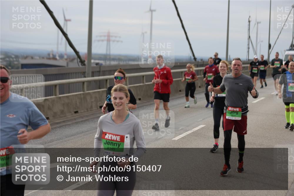 03.10.2025 - Köhlbrandbrückenlauf Jannik Wohlers http://msf.ph/oto/9150407 03.10.2025 15:55:46 Position 1 1985, 8345, 9297 meine-sportfotos.de