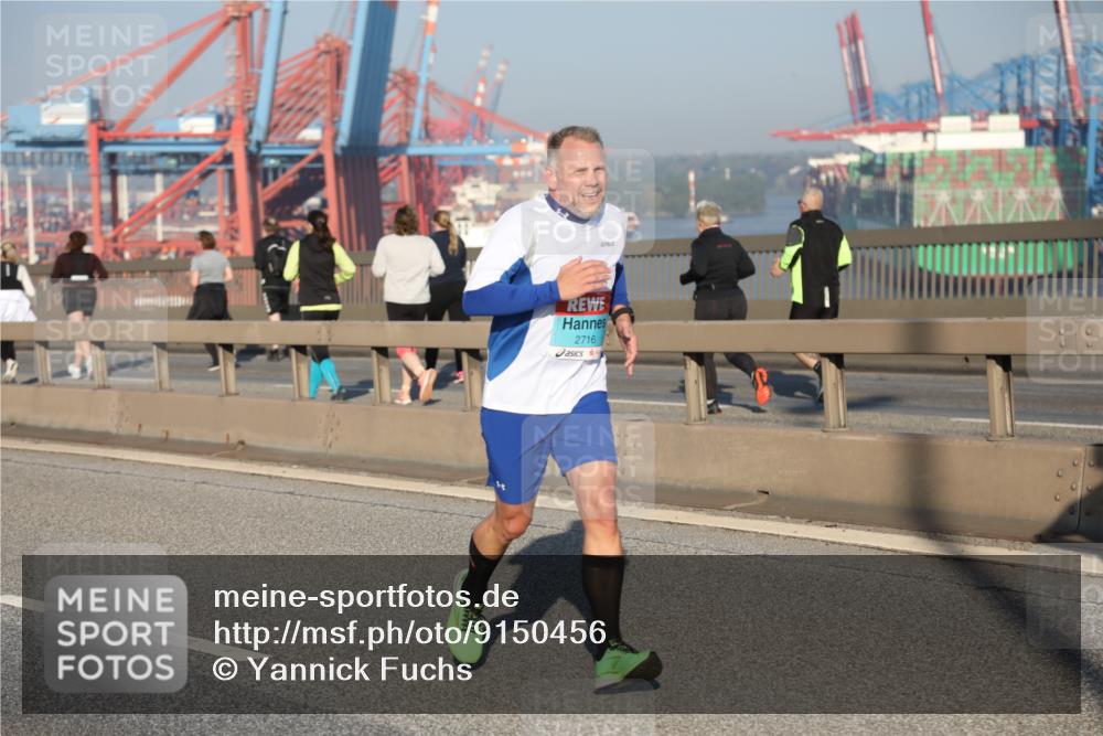03.10.2025 - Köhlbrandbrückenlauf Yannick Fuchs http://msf.ph/oto/9150456 03.10.2025 08:42:29 Position 2 2716 meine-sportfotos.de