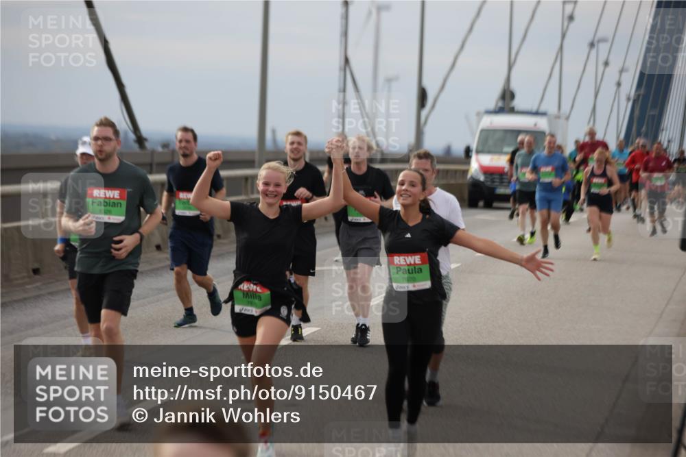 03.10.2025 - Köhlbrandbrückenlauf Jannik Wohlers http://msf.ph/oto/9150467 03.10.2025 15:55:52 Position 1 8326, 7670, 7876 meine-sportfotos.de