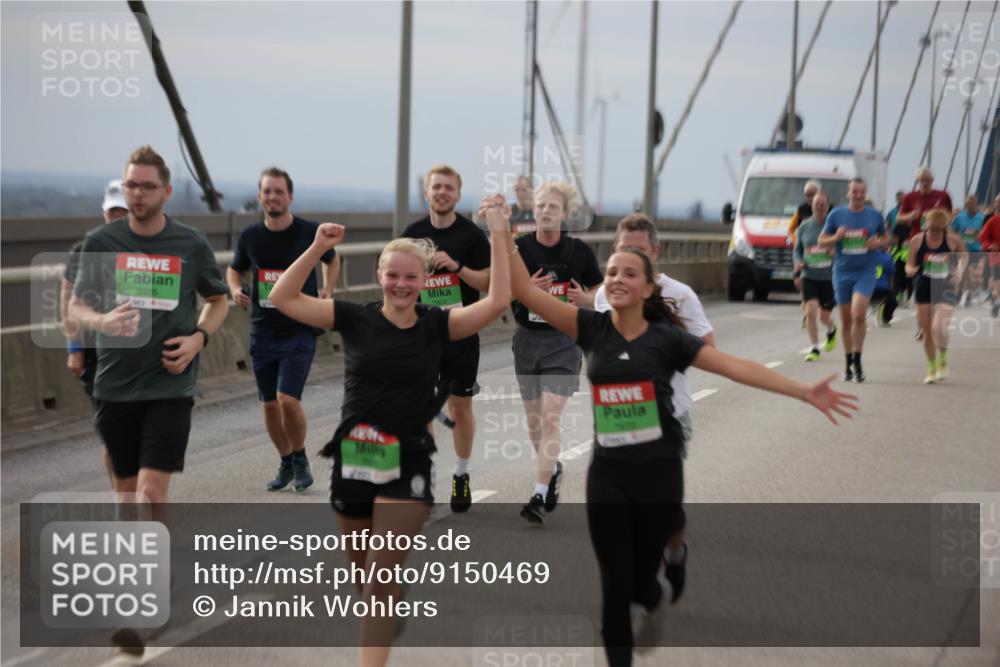 03.10.2025 - Köhlbrandbrückenlauf Jannik Wohlers http://msf.ph/oto/9150469 03.10.2025 15:55:53 Position 1 8326, 787 meine-sportfotos.de
