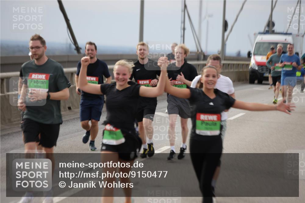03.10.2025 - Köhlbrandbrückenlauf Jannik Wohlers http://msf.ph/oto/9150477 03.10.2025 15:55:53 Position 1 8328 meine-sportfotos.de