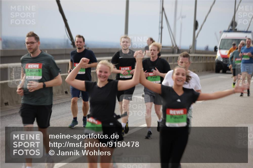 03.10.2025 - Köhlbrandbrückenlauf Jannik Wohlers http://msf.ph/oto/9150478 03.10.2025 15:55:53 Position 1 8326, 7760 meine-sportfotos.de