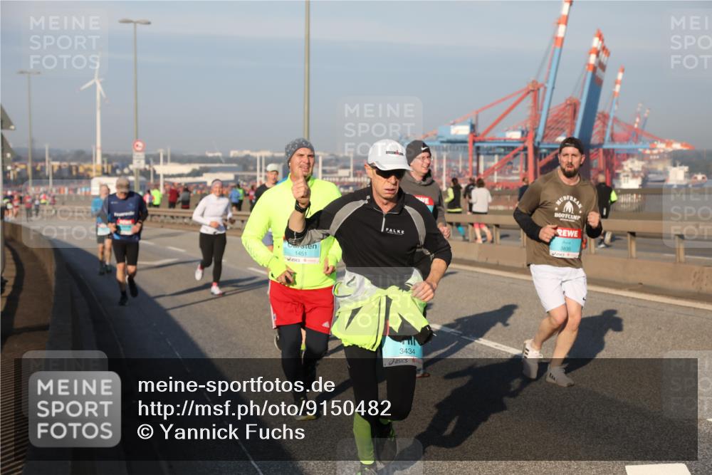 03.10.2025 - Köhlbrandbrückenlauf Yannick Fuchs http://msf.ph/oto/9150482 03.10.2025 08:42:32 Position 2 1451, 3434, 3835 meine-sportfotos.de