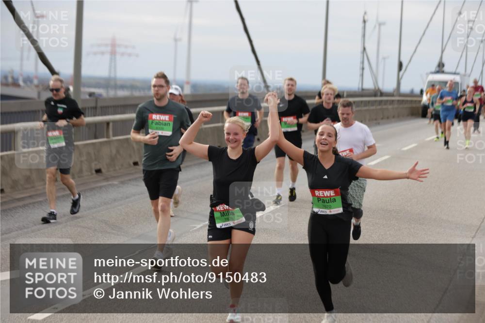 03.10.2025 - Köhlbrandbrückenlauf Jannik Wohlers http://msf.ph/oto/9150483 03.10.2025 15:55:54 Position 1 8326, 7876, 7670 meine-sportfotos.de