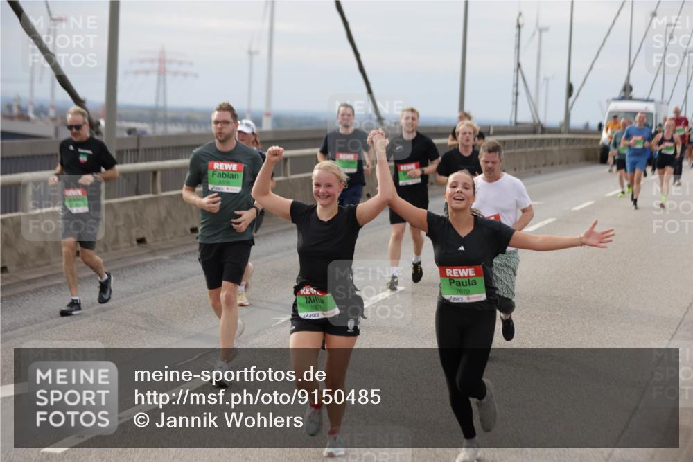 03.10.2025 - Köhlbrandbrückenlauf Jannik Wohlers http://msf.ph/oto/9150485 03.10.2025 15:55:54 Position 1 8326, 7876, 7670 meine-sportfotos.de