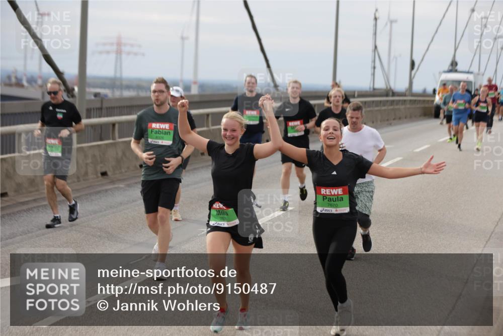 03.10.2025 - Köhlbrandbrückenlauf Jannik Wohlers http://msf.ph/oto/9150487 03.10.2025 15:55:54 Position 1 8326, 7876, 7670 meine-sportfotos.de