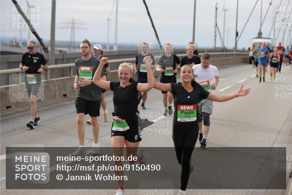 03.10.2025 - Köhlbrandbrückenlauf Jannik Wohlers http://msf.ph/oto/9150490 03.10.2025 15:55:54 Position 1 8326, 787, 7670 meine-sportfotos.de