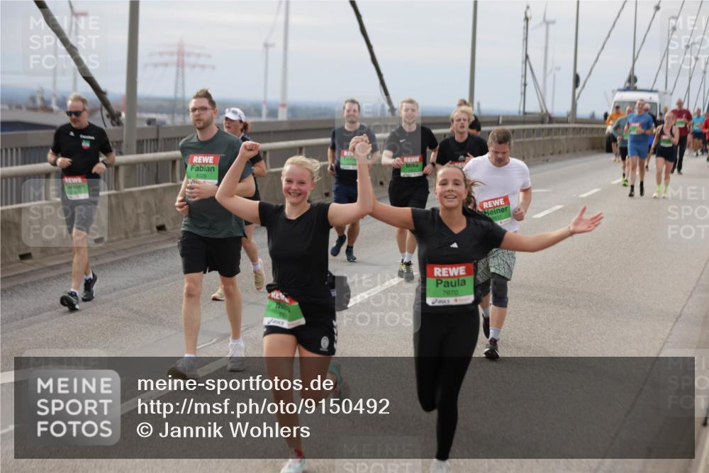 03.10.2025 - Köhlbrandbrückenlauf Jannik Wohlers http://msf.ph/oto/9150492 03.10.2025 15:55:54 Position 1 8326, 78, 7670, 8037 meine-sportfotos.de