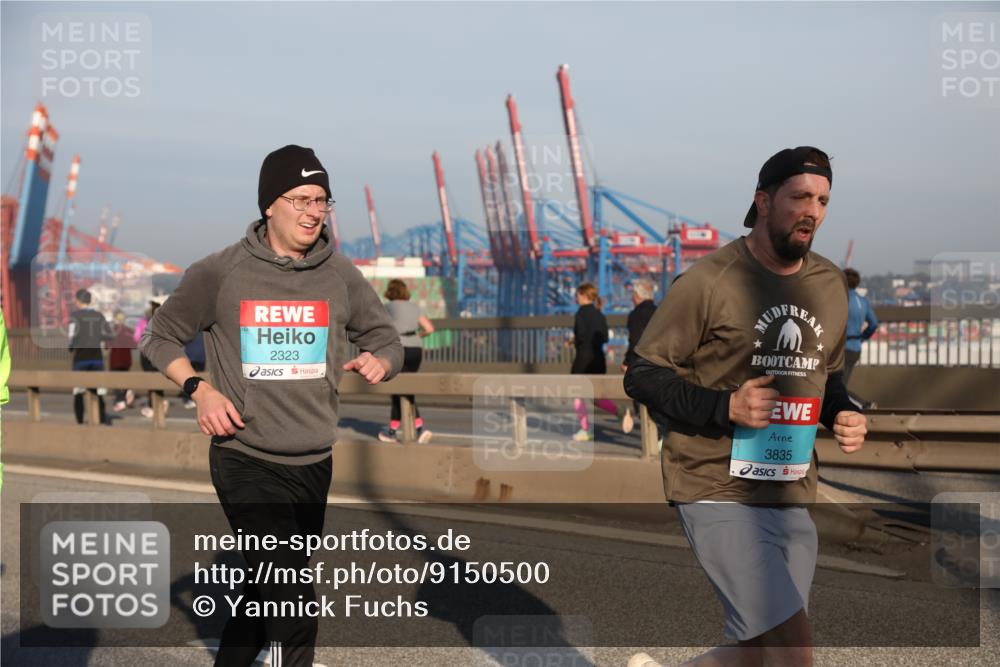 03.10.2025 - Köhlbrandbrückenlauf Yannick Fuchs http://msf.ph/oto/9150500 03.10.2025 08:42:34 Position 2 2323, 3835 meine-sportfotos.de