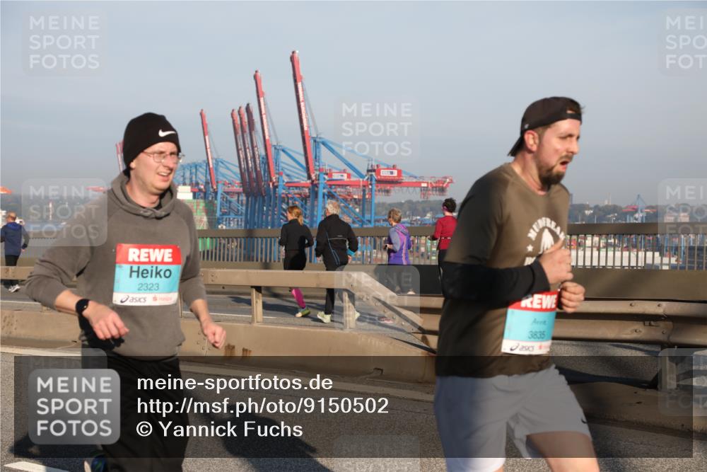 03.10.2025 - Köhlbrandbrückenlauf Yannick Fuchs http://msf.ph/oto/9150502 03.10.2025 08:42:34 Position 2 2323, 3835 meine-sportfotos.de