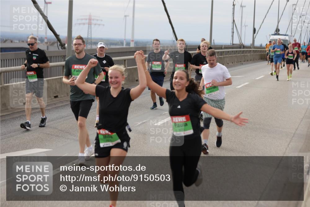 03.10.2025 - Köhlbrandbrückenlauf Jannik Wohlers http://msf.ph/oto/9150503 03.10.2025 15:55:55 Position 1 83, 7670, 8037 meine-sportfotos.de