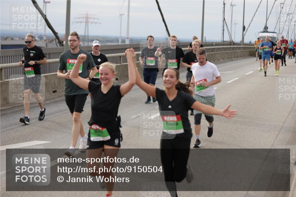 03.10.2025 - Köhlbrandbrückenlauf Jannik Wohlers http://msf.ph/oto/9150504 03.10.2025 15:55:55 Position 1 7670 meine-sportfotos.de