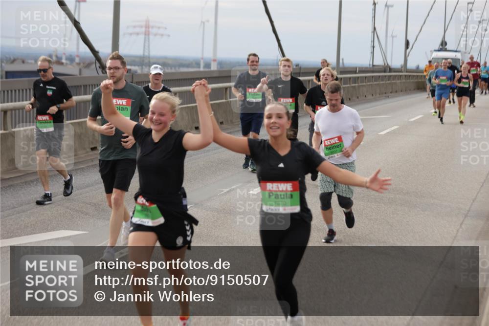 03.10.2025 - Köhlbrandbrückenlauf Jannik Wohlers http://msf.ph/oto/9150507 03.10.2025 15:55:55 Position 1 7670, 8037 meine-sportfotos.de