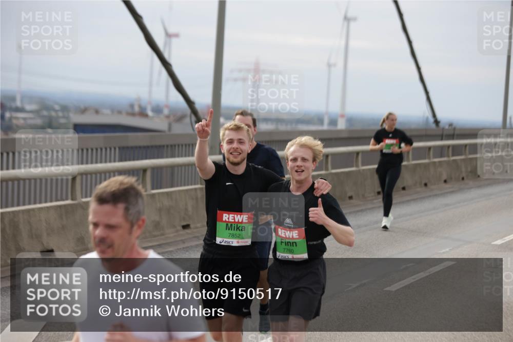 03.10.2025 - Köhlbrandbrückenlauf Jannik Wohlers http://msf.ph/oto/9150517 03.10.2025 15:55:58 Position 1 7852, 7760 meine-sportfotos.de