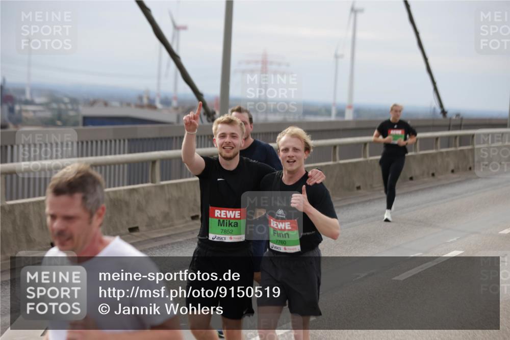 03.10.2025 - Köhlbrandbrückenlauf Jannik Wohlers http://msf.ph/oto/9150519 03.10.2025 15:55:58 Position 1 7852, 7760 meine-sportfotos.de
