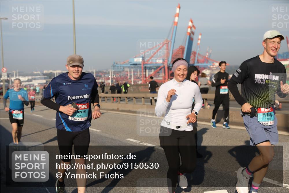 03.10.2025 - Köhlbrandbrückenlauf Yannick Fuchs http://msf.ph/oto/9150530 03.10.2025 08:42:37 Position 2 1250, 70, 3, 1486 meine-sportfotos.de