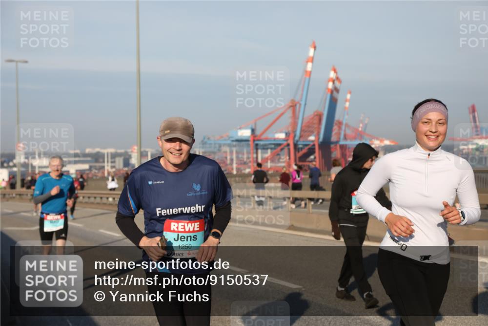 03.10.2025 - Köhlbrandbrückenlauf Yannick Fuchs http://msf.ph/oto/9150537 03.10.2025 08:42:37 Position 2 1250 meine-sportfotos.de
