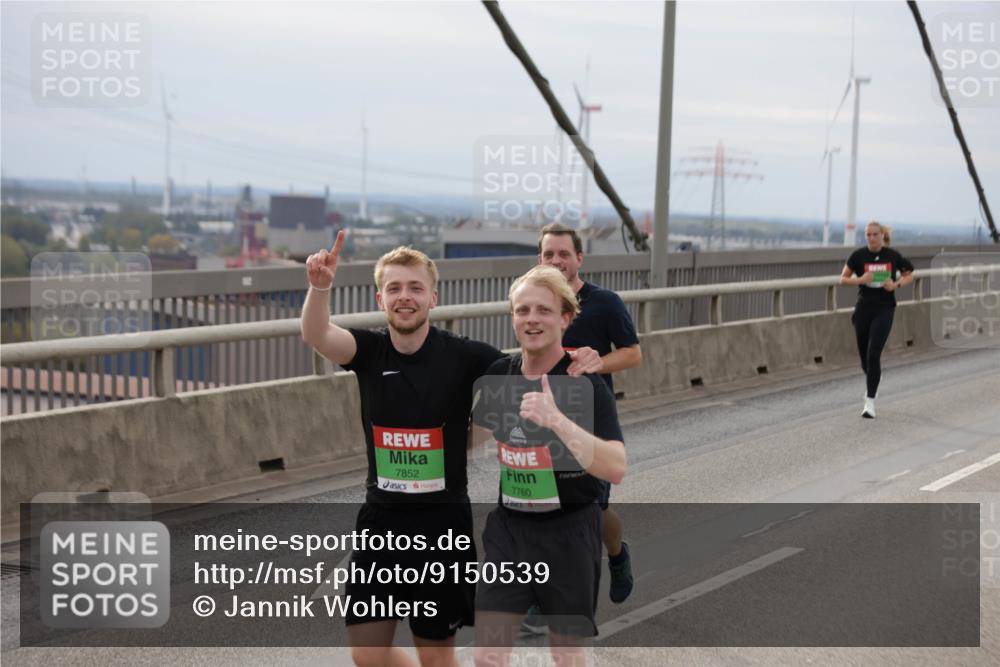 03.10.2025 - Köhlbrandbrückenlauf Jannik Wohlers http://msf.ph/oto/9150539 03.10.2025 15:55:59 Position 1 7852, 7760 meine-sportfotos.de