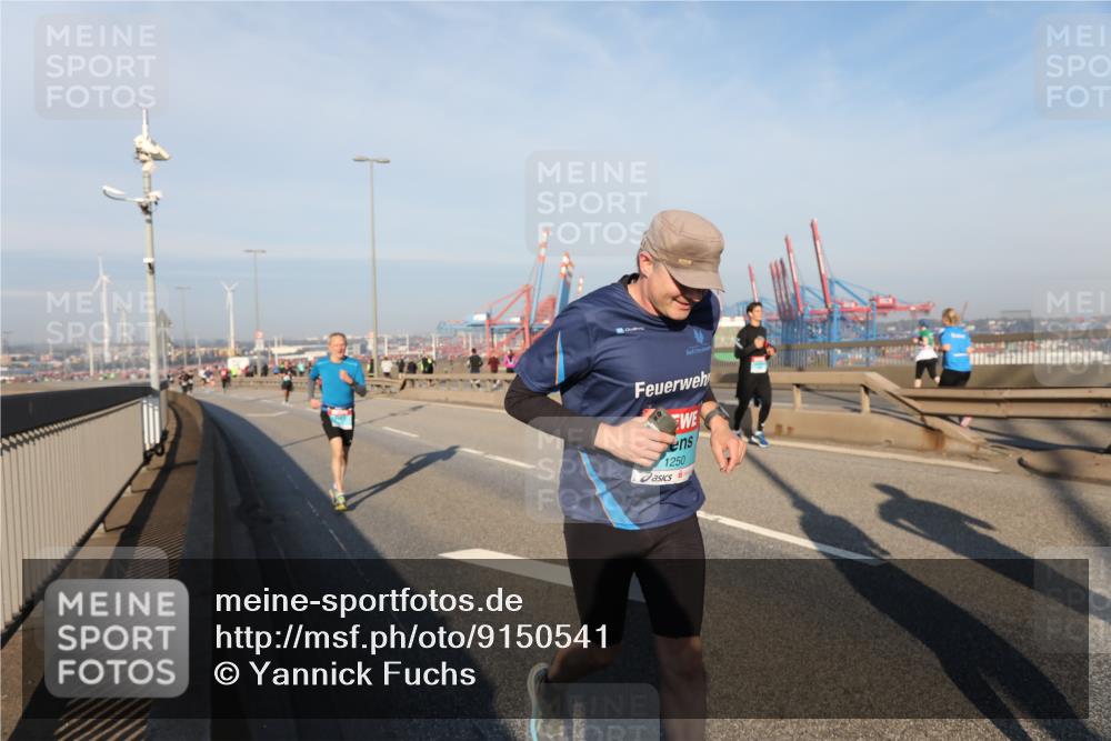 03.10.2025 - Köhlbrandbrückenlauf Yannick Fuchs http://msf.ph/oto/9150541 03.10.2025 08:42:38 Position 2 1250 meine-sportfotos.de