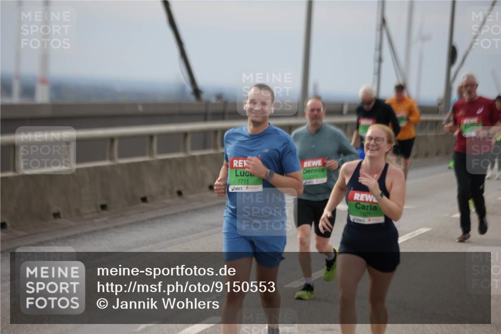 03.10.2025 - Köhlbrandbrückenlauf Jannik Wohlers http://msf.ph/oto/9150553 03.10.2025 15:56:01 Position 1 7711, 7375, 7801 meine-sportfotos.de