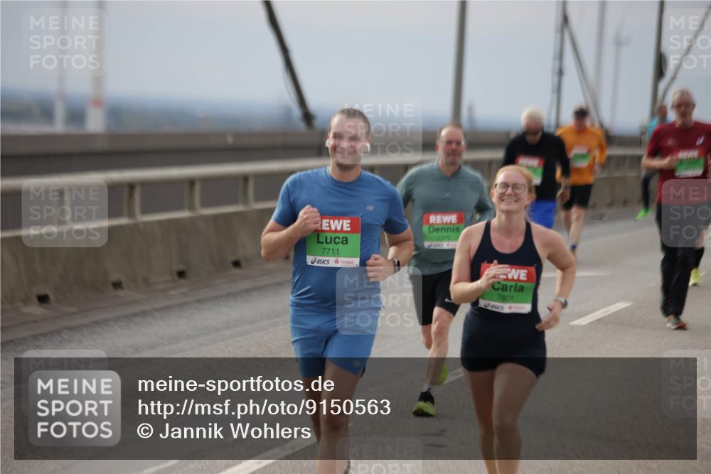 03.10.2025 - Köhlbrandbrückenlauf Jannik Wohlers http://msf.ph/oto/9150563 03.10.2025 15:56:01 Position 1 7711, 7375, 7801 meine-sportfotos.de