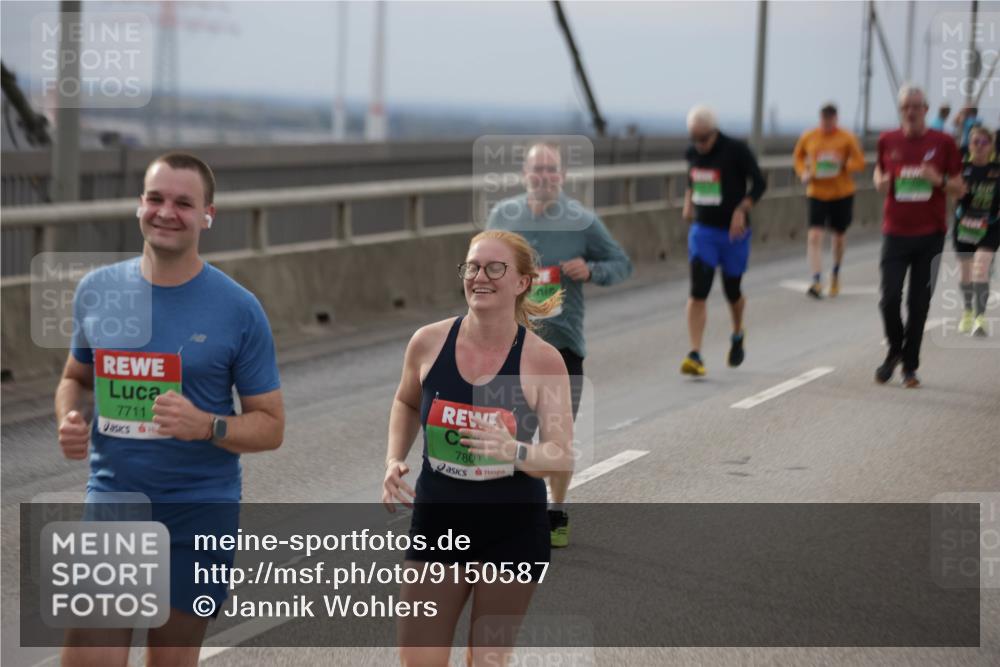 03.10.2025 - Köhlbrandbrückenlauf Jannik Wohlers http://msf.ph/oto/9150587 03.10.2025 15:56:03 Position 1 7711, 7801 meine-sportfotos.de
