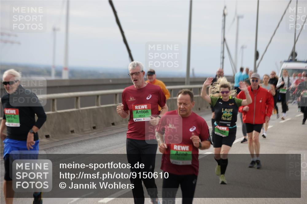 03.10.2025 - Köhlbrandbrückenlauf Jannik Wohlers http://msf.ph/oto/9150610 03.10.2025 15:56:07 Position 1 30, 9613, 8574 meine-sportfotos.de