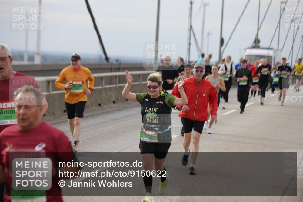 03.10.2025 - Köhlbrandbrückenlauf Jannik Wohlers http://msf.ph/oto/9150622 03.10.2025 15:56:08 Position 1 9813 meine-sportfotos.de