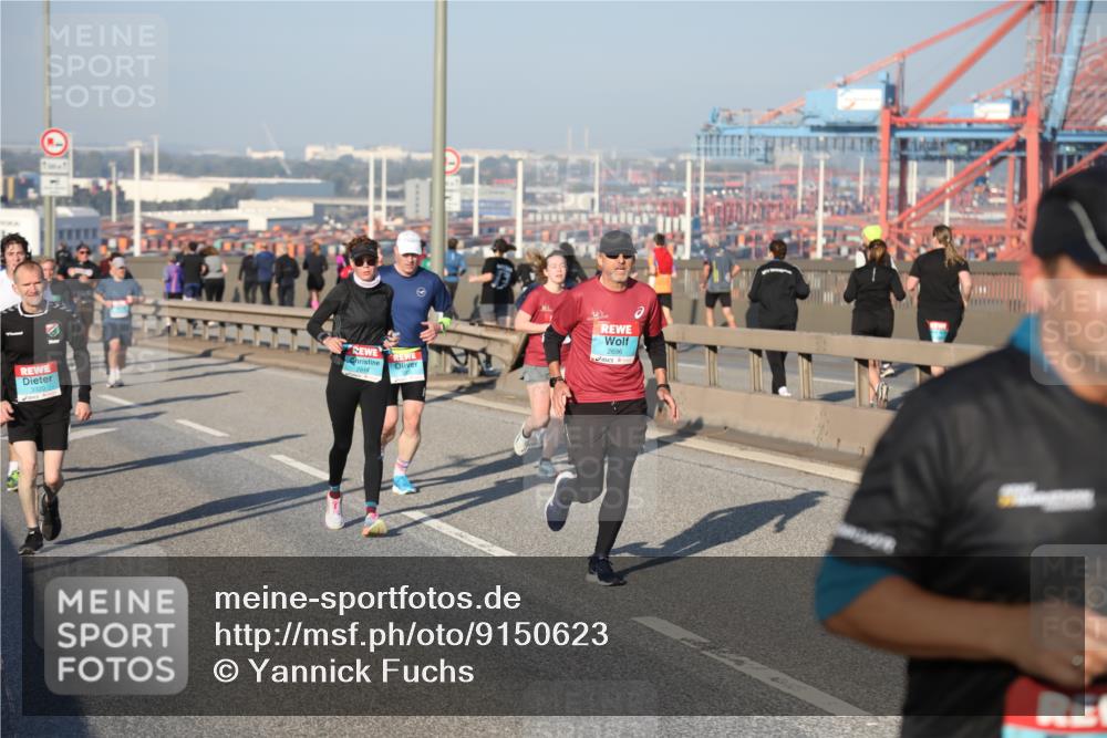 03.10.2025 - Köhlbrandbrückenlauf Yannick Fuchs http://msf.ph/oto/9150623 03.10.2025 08:42:55 Position 2 2814, 2696 meine-sportfotos.de