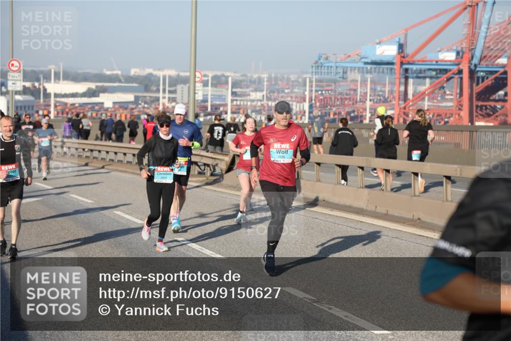 03.10.2025 - Köhlbrandbrückenlauf Yannick Fuchs http://msf.ph/oto/9150627 03.10.2025 08:42:55 Position 2 2814, 2696 meine-sportfotos.de