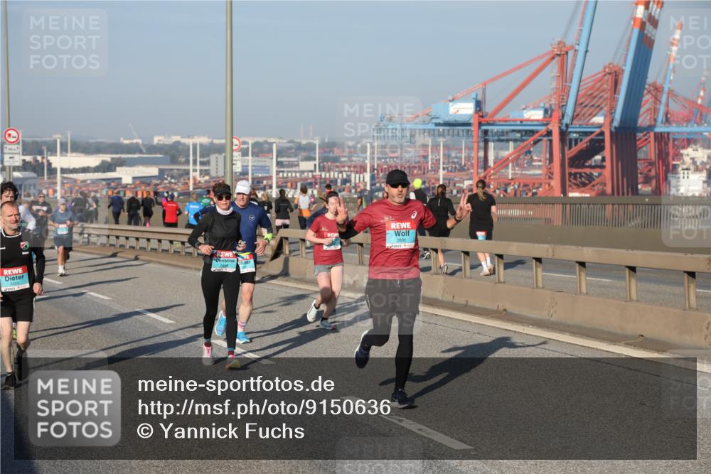 03.10.2025 - Köhlbrandbrückenlauf Yannick Fuchs http://msf.ph/oto/9150636 03.10.2025 08:42:56 Position 2 3320, 2696 meine-sportfotos.de