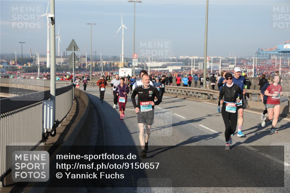 03.10.2025 - Köhlbrandbrückenlauf Yannick Fuchs http://msf.ph/oto/9150657 03.10.2025 08:42:57 Position 2 3320, 1, 2814 meine-sportfotos.de