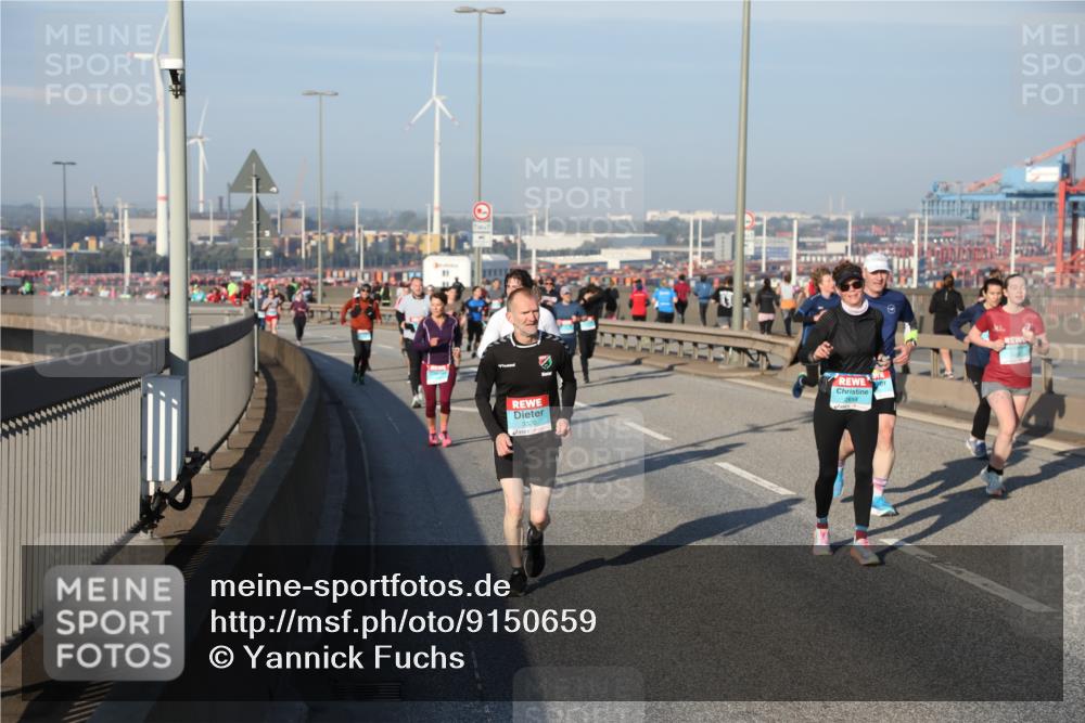 03.10.2025 - Köhlbrandbrückenlauf Yannick Fuchs http://msf.ph/oto/9150659 03.10.2025 08:42:57 Position 2 3320, 2814 meine-sportfotos.de